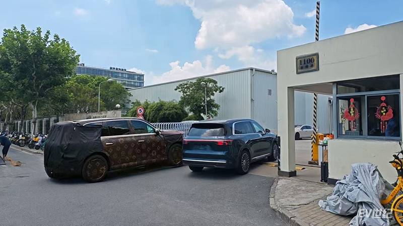 替嵐圖辟個謠!上海LV巨輪前那臺“寶相紋”SUV,就是泰山