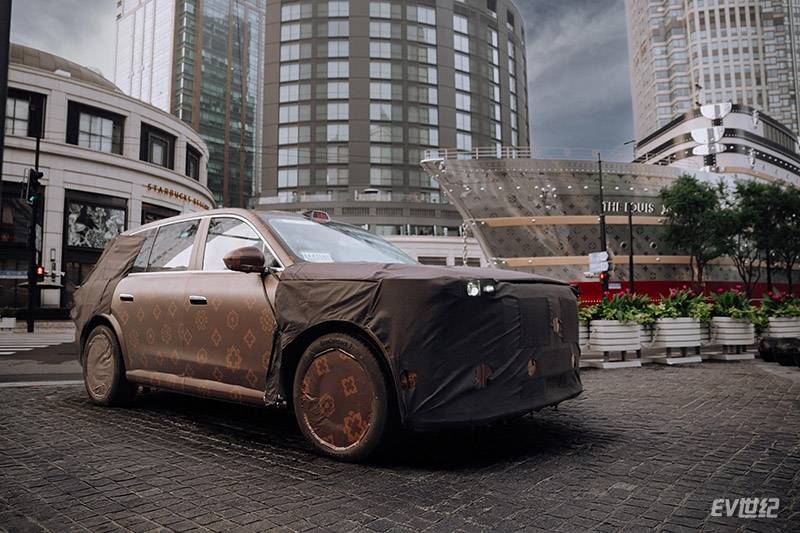 替嵐圖辟個謠!上海LV巨輪前那臺“寶相紋”SUV,就是泰山