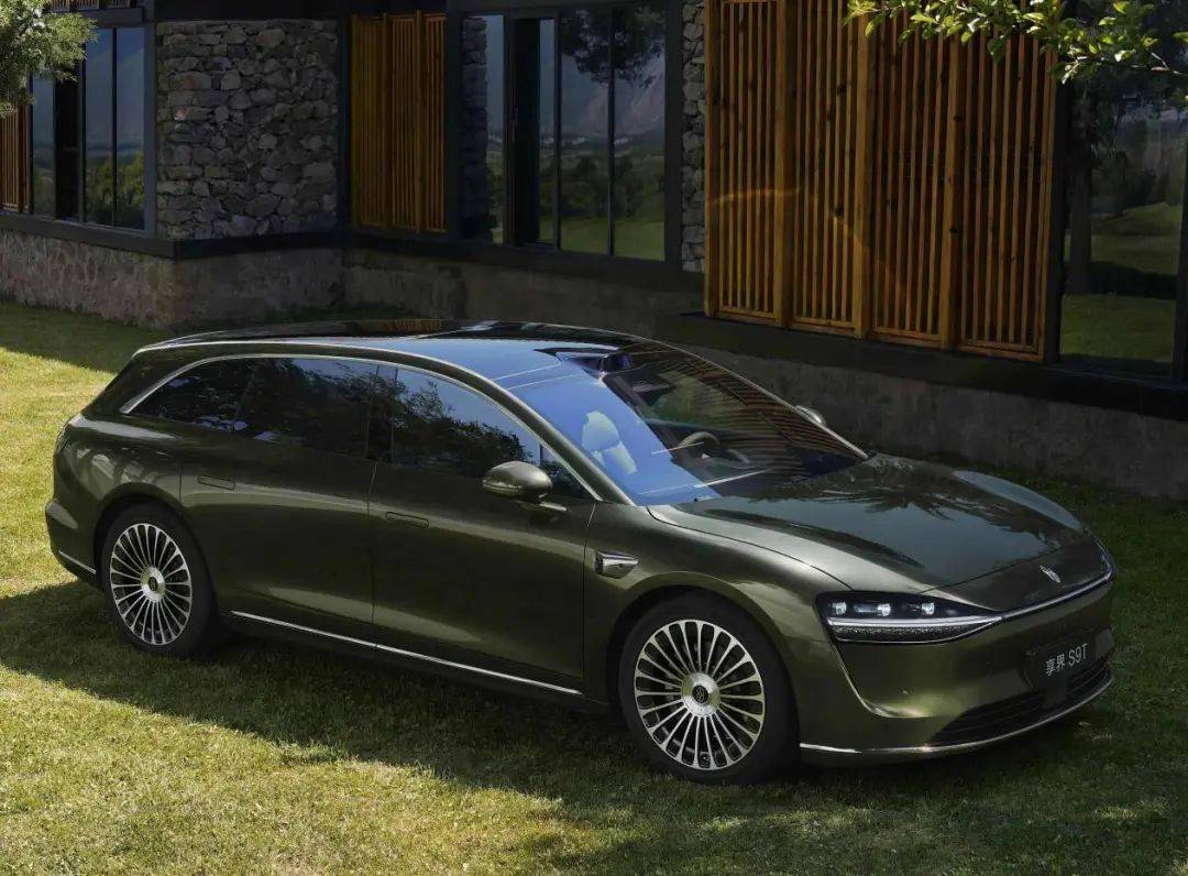 5.1米旅行車,可油可電,續(xù)航1305km,帶冰箱大沙發(fā),18日預(yù)售