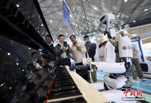 175款智慧康養機器人亮相成都