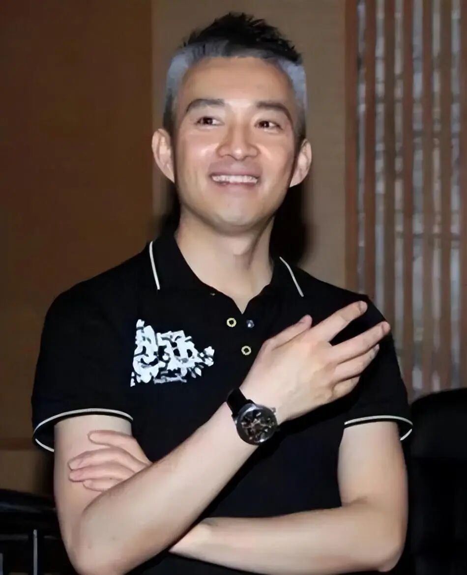 “前最帥央視主持人”復(fù)出!回應(yīng)成“身價(jià)百億總裁”