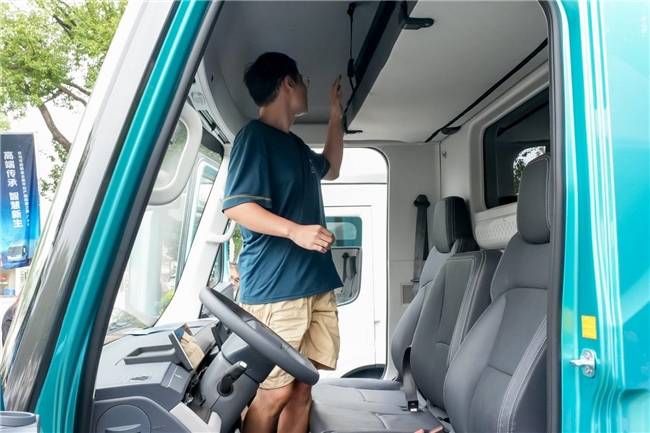 高端進(jìn)化 智慧破界 全新啟明星平臺(tái)歐馬可純電輕卡亮相珠三角