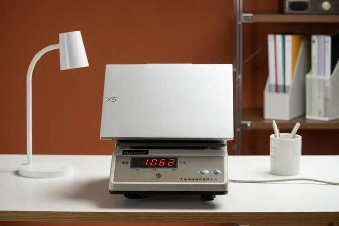 慧天X5測評:超輕薄機身加標壓性能,企業辦公神器?