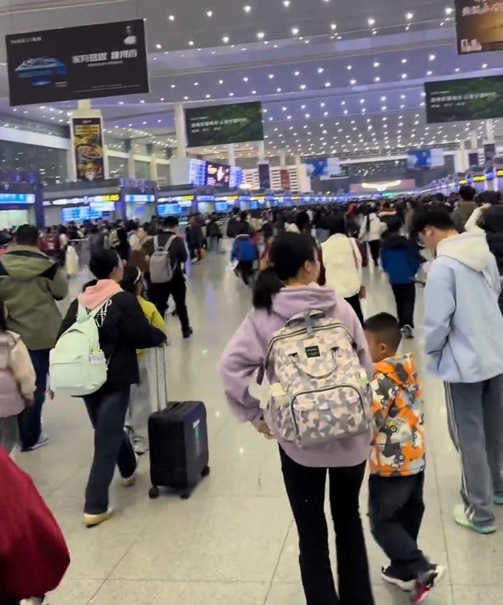 多地中小學生今起放“秋假” 景區放大招攬客